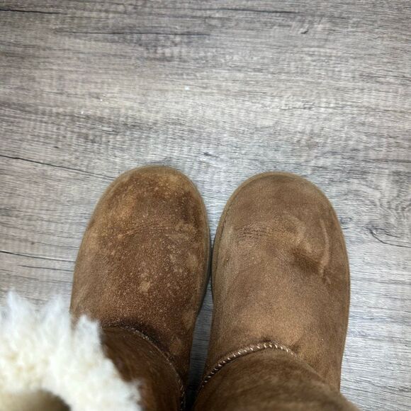 UGG~Women's~Chestnut Bailey Bow II~Short Sheepskin Boots(1016225)~Size 6 - Picture 9 of 12